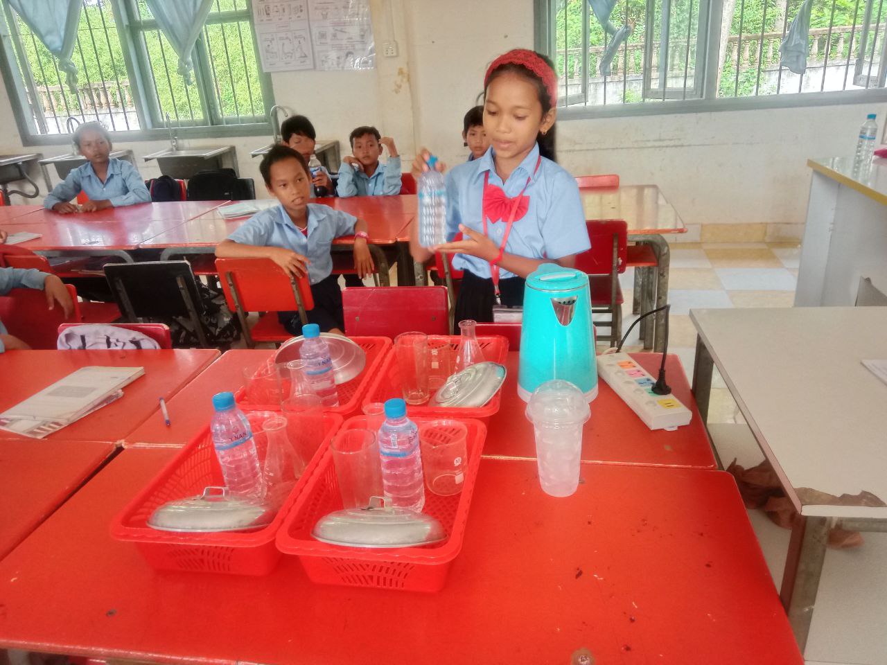 Experimental activity for  grade 4B students, lesson B, physical characteristics (water image)